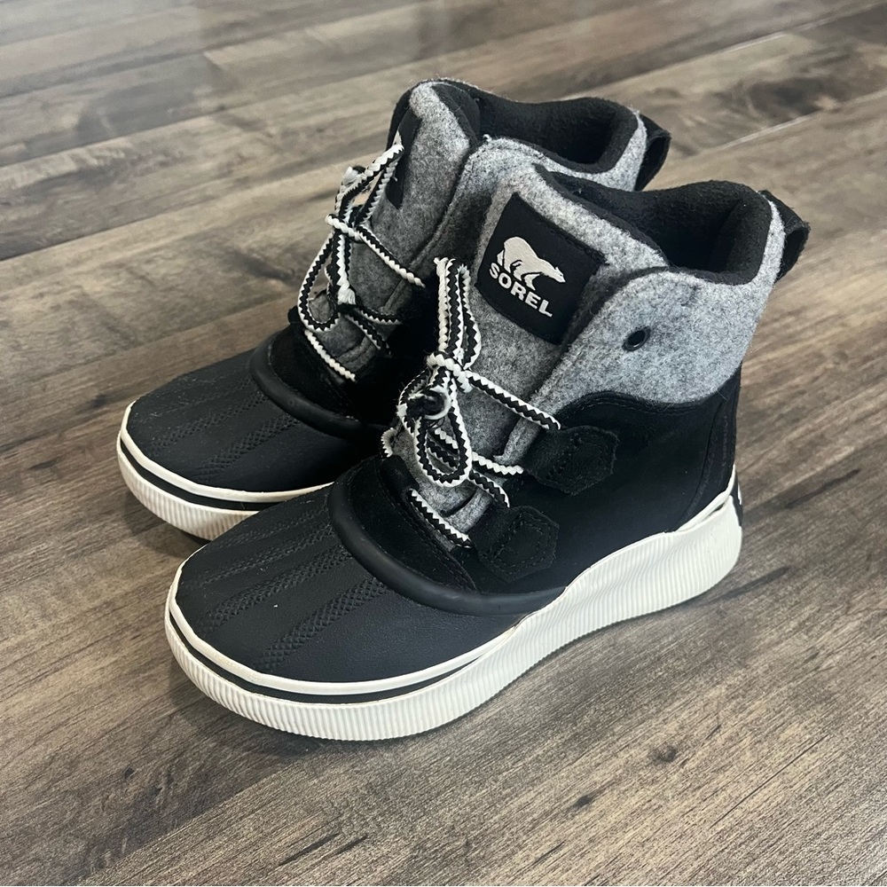 Sorel Youth Kids Out N About IV Chillz Waterproof Booties Size 2